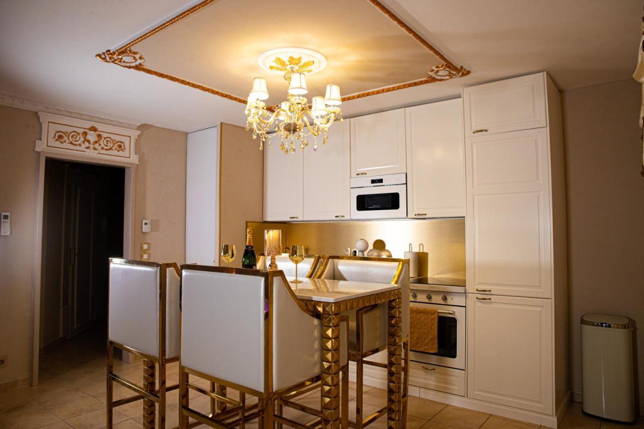 Le Petit Versailles Vernon  Exterior foto